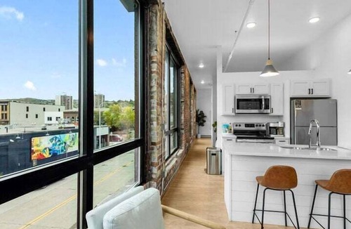 Duluth Apartment | Craft District Apt w/Gym & Coffee Shop 207