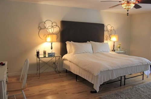 Prince Edward House | Craft & Vineyard House - Waterview Home in Picton