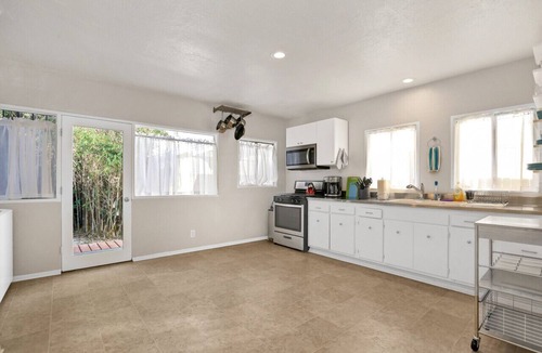 Alamitos Beach House | Craftsman House Steps to Beach and Convention Center, Parking, BBQ