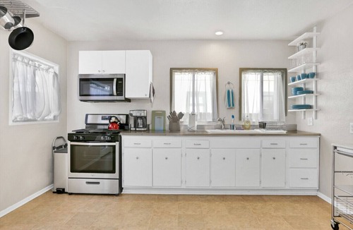 Alamitos Beach House | Craftsman House Steps to Beach and Convention Center, Parking, BBQ