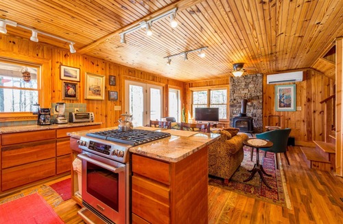 Chimney Rock House | Craftsman Mountain Top Cabin with Views, Hot Tub, Fire Pit. DISCOUNTED RATES