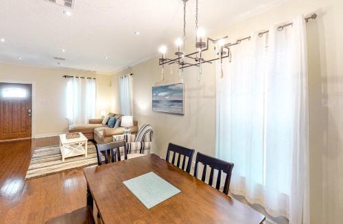 San Jacinto House | Craftsman on Seawall