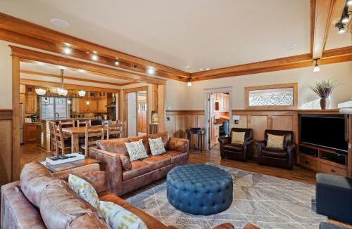 River Terrace House | Craftsman style Awbrey Home