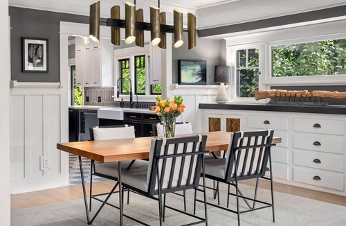 Hollywood House | Craftsman Style Hideaway with Guest House