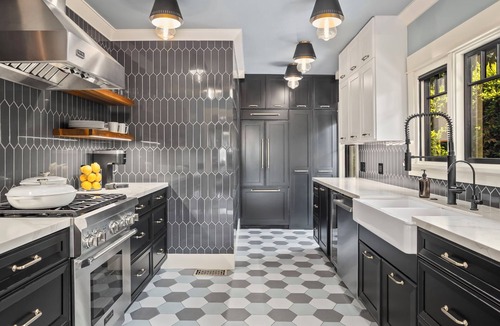 Hollywood House | Craftsman Style Hideaway with Guest House
