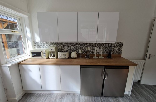 Bournemouth Villa | Cragside Villa with Hot Tub