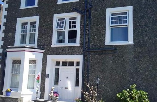 Criccieth House | Craig-y-Mor