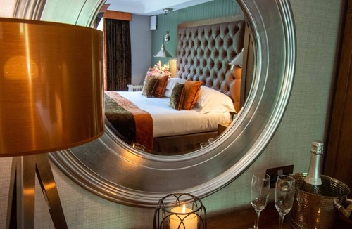 Pitlochry House | Craigmhor Lodge & Courtyard