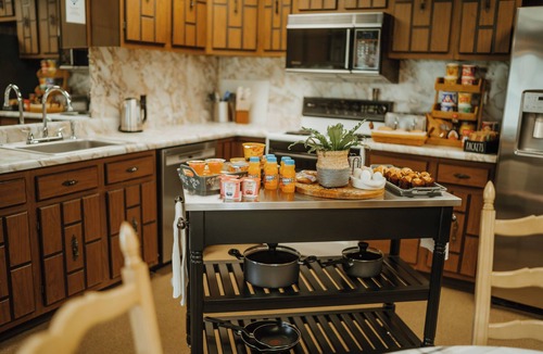 Snow Shoe Bed & Breakfast | Cramer Family Mountain Inn