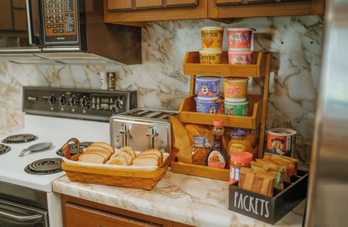 Snow Shoe Bed & Breakfast | Cramer Family Mountain Inn