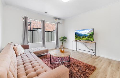 Cranbourne North House | Cranbourne Cottage