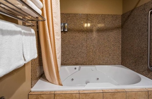 Crandon Hotel | Crandon Inn and Suites