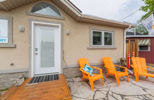 Port Stanley Cottage | Crane on Bessie - only a few minutes walk to the Beach!