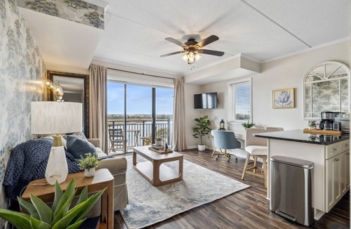 Riverwalk Apartment | Crane's Landing - Riverfront