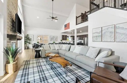 Kimberling City House | Crane’s Nest-Year Round Private Pool & Hot Tub