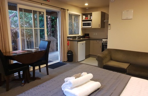 Saint Albans Cabin | Cranford Cottages And Motel