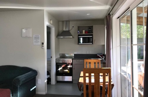 Saint Albans Cabin | Cranford Cottages And Motel