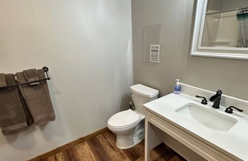 Attica Cabin | Cranny - Hotel Type ADA Friendly Space w/Efficiency Kitchen
