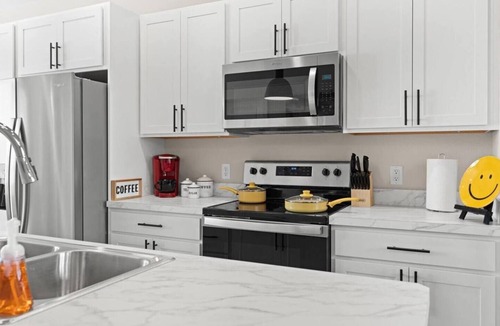 Billings House | Crash with Class in this Townhome