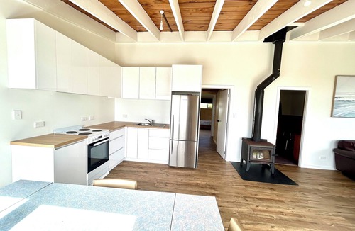 Castlepoint House | Crayfish Cove - Unsurpassed Water front location!