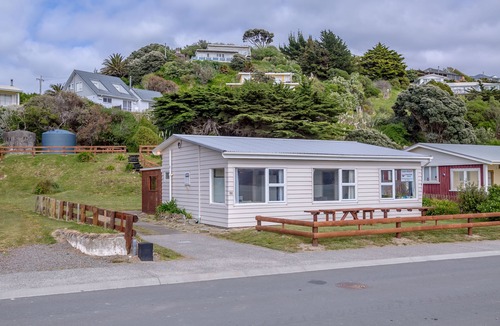 Castlepoint House | Crayfish Cove - Unsurpassed Water front location!