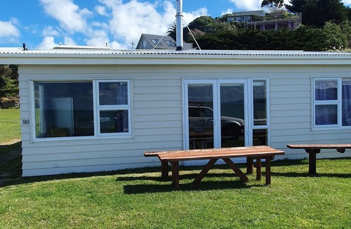 Castlepoint House | Crayfish Cove - Unsurpassed Water front location!