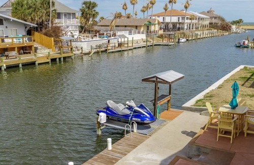 City-by-the Sea House | Crazy about fishing? Check out this home on deep canal near Estes Flats, Redfish