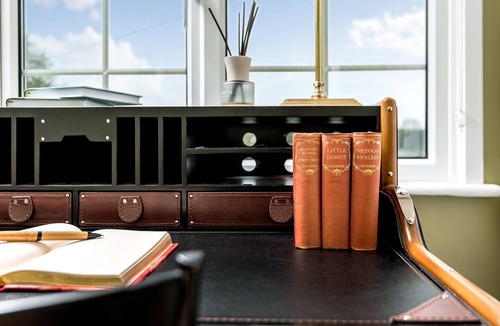 Hurley Hotel | Crazy Fox Hurley Boutique Bed & Breakfast