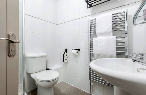 Hurley Hotel | Crazy Fox Hurley Boutique Bed & Breakfast