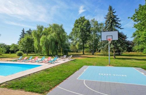 Saint-Maurice-sur-Aveyron Villa | Crazy Villa Etisseaux 45 - Heated pool - Volley court - 1h30 Paris - 45p