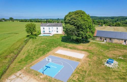 Montchevrel Villa | Crazy Villa Gilliere 61 - Heated pool - Basket - 2h Paris - 30p