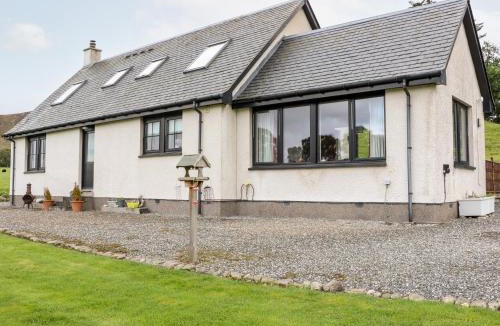 Newtonmore House | Creag-na-Sanais