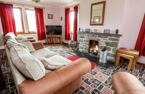 Newtonmore House | Creag-na-Sanais