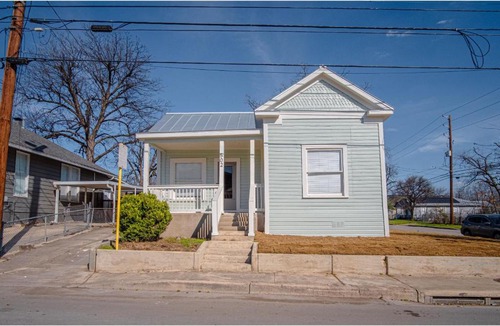 Near East Side House | Create Memories 4BR3BA Near Riverwalk Downtown