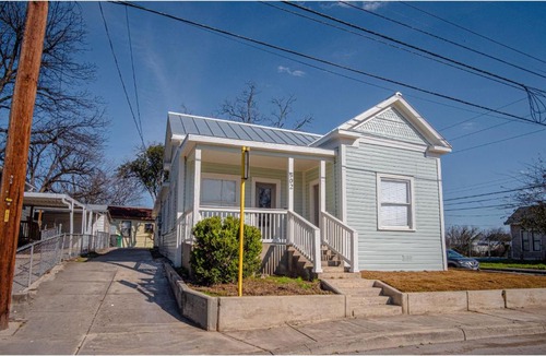 Near East Side House | Create Memories 4BR3BA Near Riverwalk Downtown