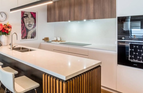 East Brisbane Apartment | Creative East Brisbane Escape Balcony & Parking