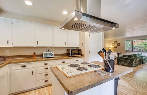 Cottage Grove House | Creative Escape! Eagle's Nest Hideaway
