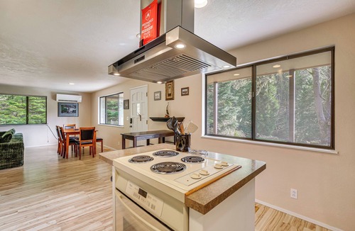 Cottage Grove House | Creative Escape! Eagle's Nest Hideaway
