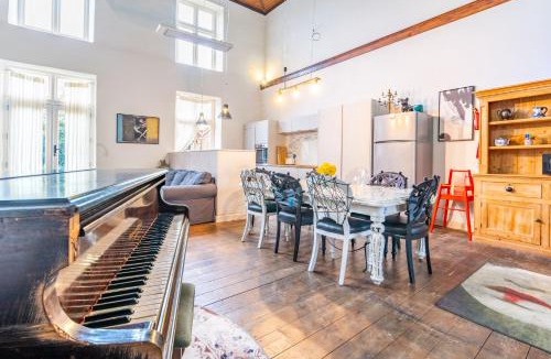 Briston House | Creative Norfolk Chapel with Piano and Sauna Sleeps 10