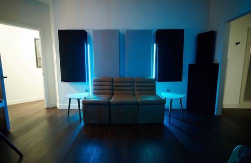 Smithville Apartment | Creative Oasis Near Austin — Full Recording Studio + 2 Indoor Tour Bus Bays
