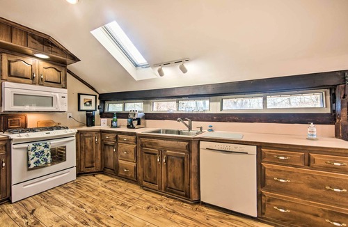 Rohrerstown Apartment | Creek Access & Deck: ‘Runningwater’ Lancaster Gem