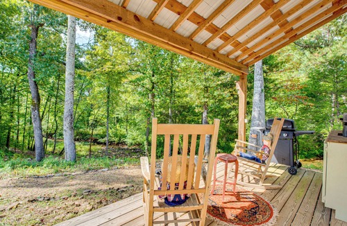 Summerville Apartment | Creek Access, Fire Pit & Grill: Summerville Studio
