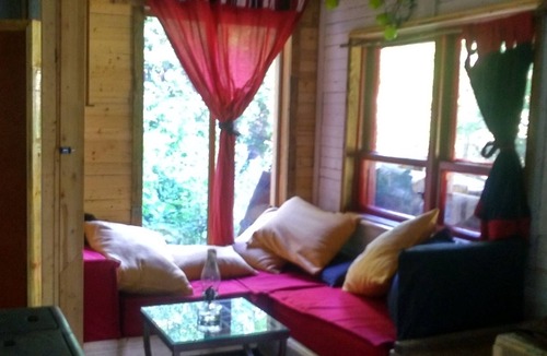 Woburn Ski Chalet | Creek Cottage