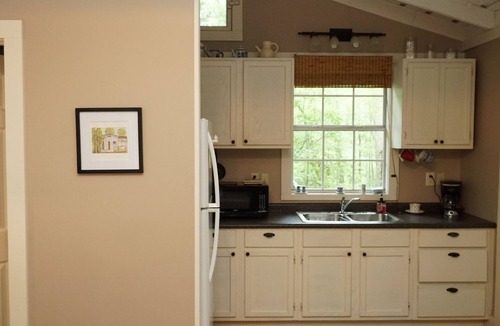 Nacogdoches Cabin | Creek Cabin - A secluded, creekside paradise at Stag Leap Cabins!