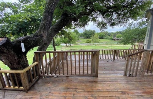 Salado Cabin | Creek Cabin in Salado - walk to everything Salado has to offer!