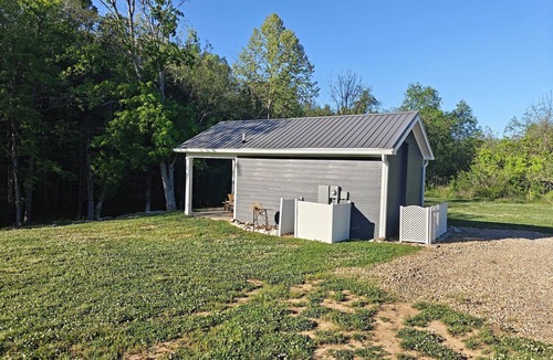Maynardville Cabin | Creek Cabin
