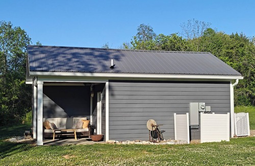 Maynardville Cabin | Creek Cabin