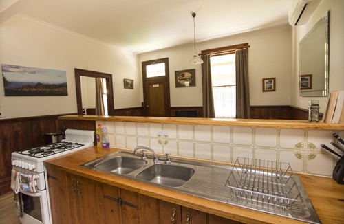 Walhalla Cottage | Creek Cottage