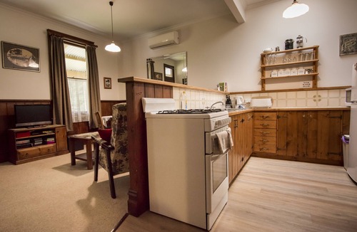 Walhalla Cottage | Creek Cottage