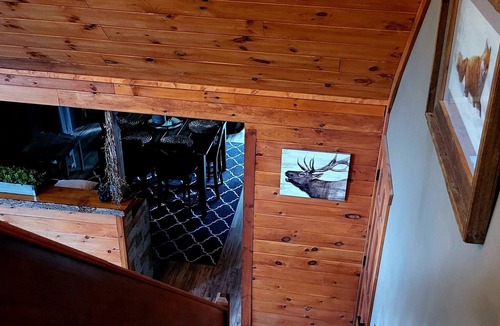 Stroudsburg Cabin | Creek Front Trails End Cabin